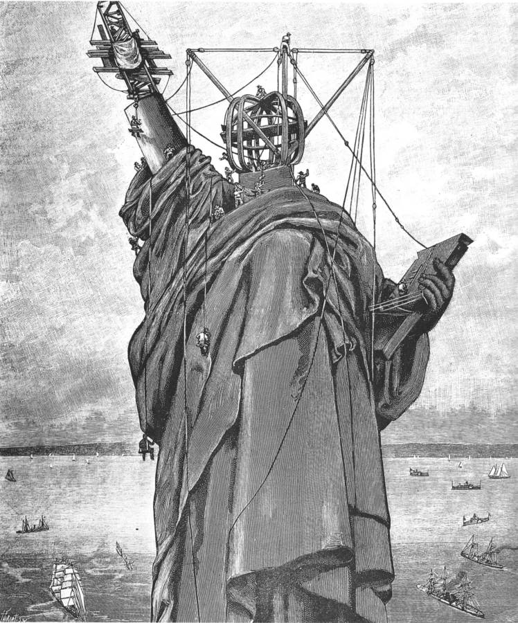 1886 23 octobre L-Illustration La Statue de la Liberte a New York.jpg